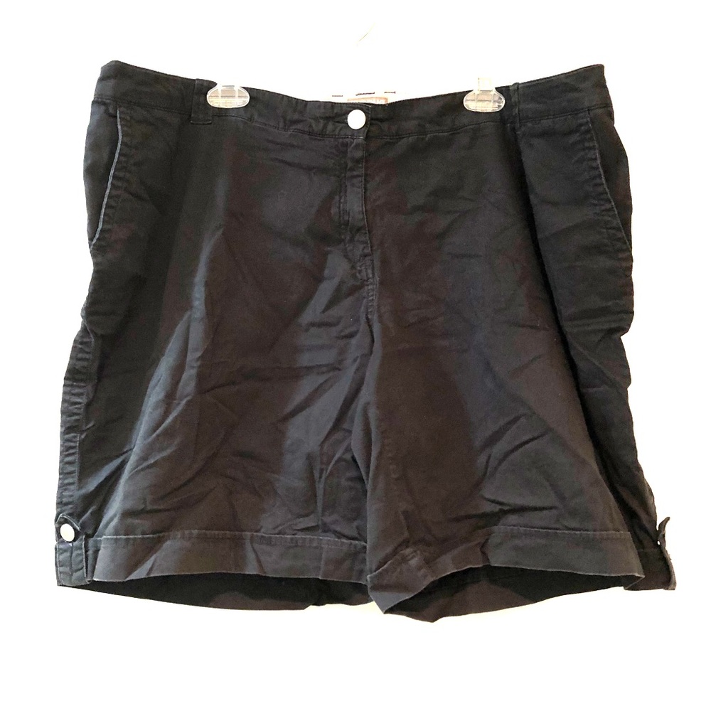Euc 22 Black stonewashed chinos Avenue shorts